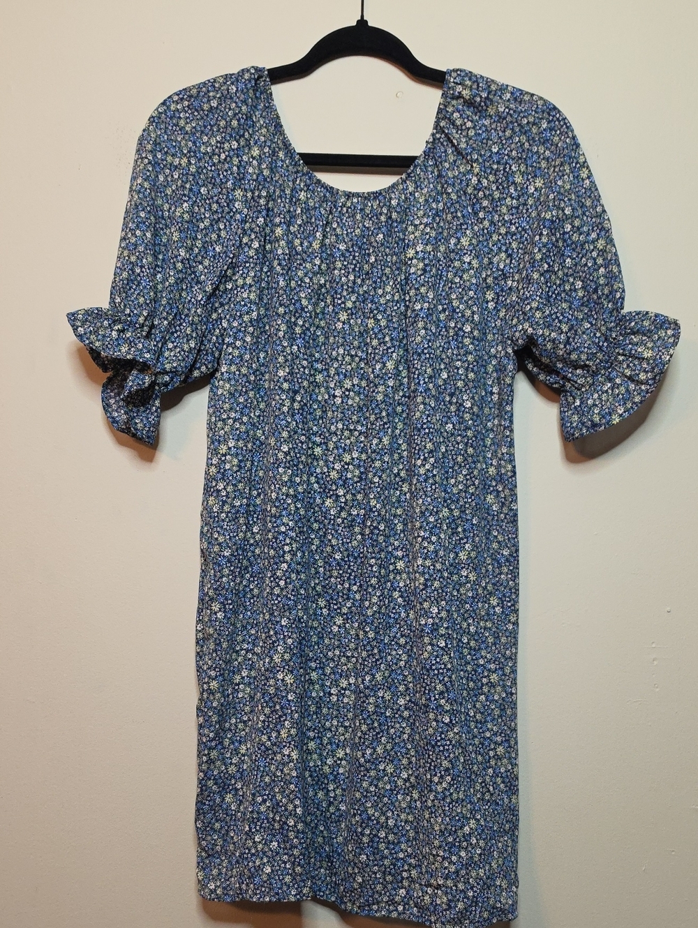 Scoop-Neck Blue Floral Midi Dress with Puff Sleeves